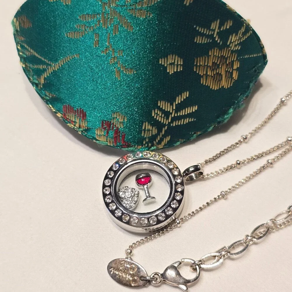 Origami Owl floating locket with wine and heart charm, VGUC Silver tone.